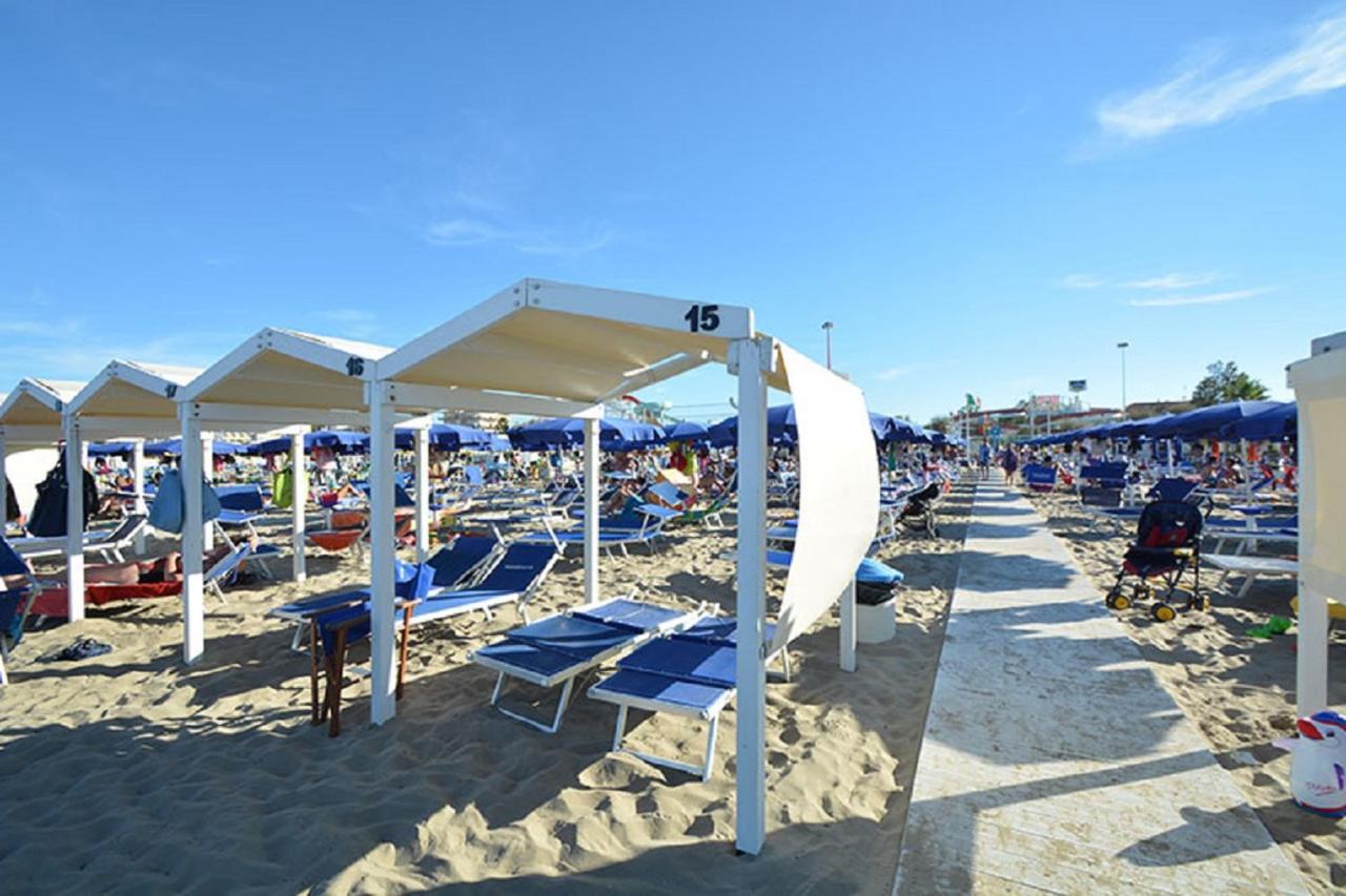 Riccione Beach Hotel - Enjoy Your Summer -Beach Village Incluso Экстерьер фото