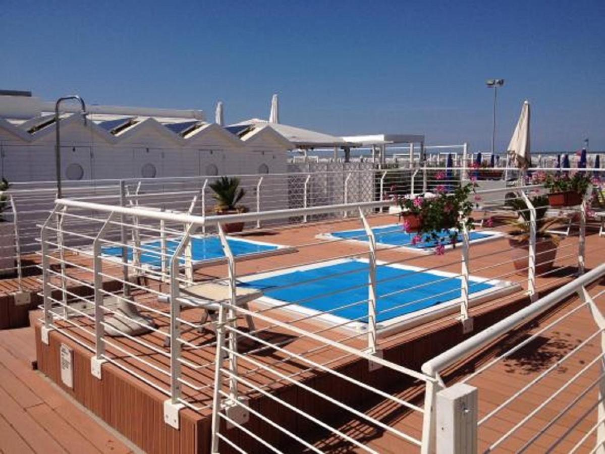 Riccione Beach Hotel - Enjoy Your Summer -Beach Village Incluso Экстерьер фото