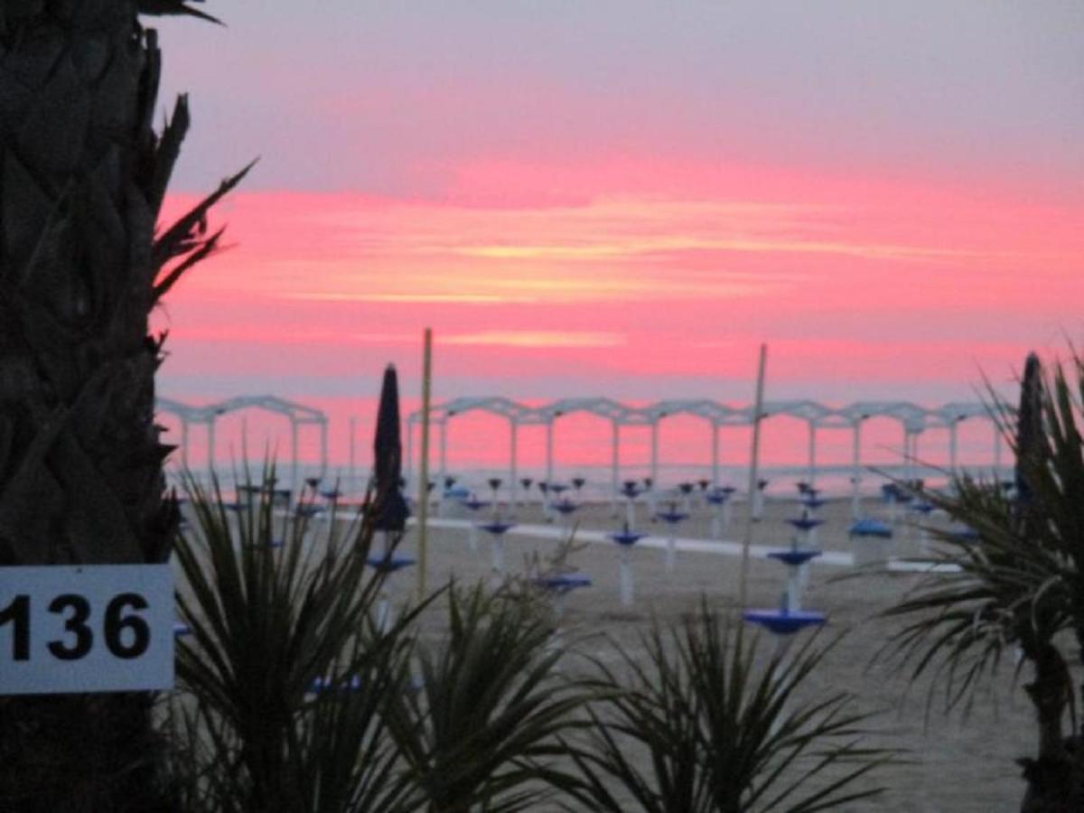 Riccione Beach Hotel - Enjoy Your Summer -Beach Village Incluso Экстерьер фото