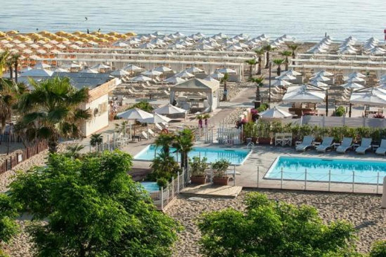 Riccione Beach Hotel - Enjoy Your Summer -Beach Village Incluso Экстерьер фото