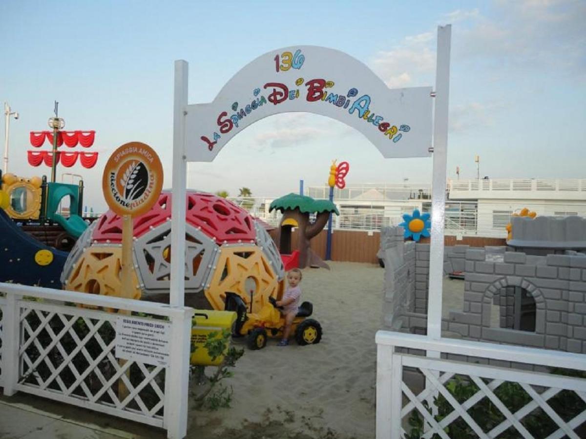 Riccione Beach Hotel - Enjoy Your Summer -Beach Village Incluso Экстерьер фото