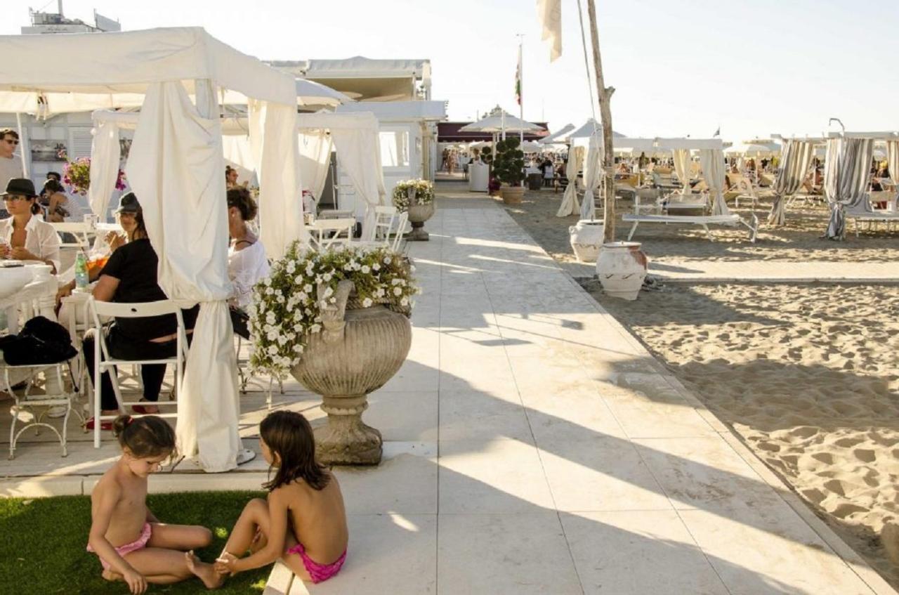 Riccione Beach Hotel - Enjoy Your Summer -Beach Village Incluso Экстерьер фото